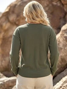 Linhara CURVE Plus Size Women's V-Neck Long Sleeve Casual Decorative Button Textured Fabric Army Green T-Shirt, Suitable For Commuting, Home Wear, Versatile Inner Layer - Green - View 2