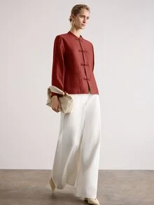 Aveloria Modichic 芥黃色緞面新中式立領盤扣夾克，復古禪意唐裝外套 - 紅色 - 查看 7