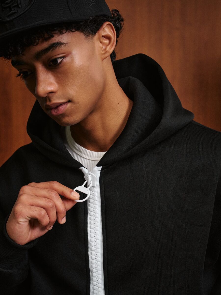 TOKVUE Men's Black Zip-Up Hoodie, Bold White Chunky Zipper Contrast Design For High Visibility, Loose Drop Shoulder Cut With Classic Kangaroo Pocket, Relaxed Fit For All Body Types, Minimalist Solid Base With Creative Zipper Detail, Street Style Versatile And Timeless, Suitable For Daily Commute, Casual Wear, Spring/Autumn Outerwear, And Winter Layering - Black - View 1