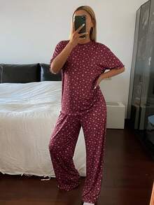 DAZY 甜美碎花寬鬆短袖T恤與寬鬆直筒長款睡褲2件組，夏季女款睡衣套裝 - 酒紅色 - 查看 4