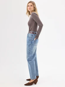 KÆRIA Hus Jeans Model Mom Fit Oversized ala 80-an - Denim Lembut - Warna Biru Vintage, Potongan Longgar - Light Wash - View 3