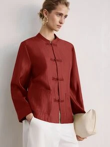 Aveloria Modichic 芥黃色緞面新中式立領盤扣夾克，復古禪意唐裝外套 - 紅色 - 查看 6
