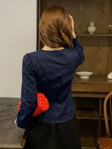 DAZY 女款白色方領花瓣袖鏤空刺繡蕾絲飾邊綁腰修身長袖襯衫 - 藏蓝色 - 查看 3