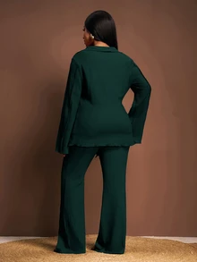 Zivah 深綠色純色春夏大尺碼女款休閒套裝，翻領前綁帶喇叭袖開襟衫 + 鬆緊腰寬腿褲，經典優雅極簡風兩件套 - 墨綠色 - 查看 4