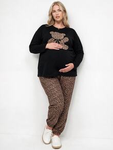 Plussiva طقم كاجوال من قطعتين للحوامل مقاس كبير، تي شيرت بأكمام طويلة وبنطال بطبعة نمر ودب كرتوني - متعدد الألوان - مشاهدة 4