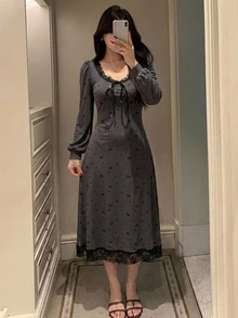 DAZY 甜美蝴蝶結圖案滿版印花蕾絲拼接花瓣袖短袖收腰長洋裝 夏季女款睡袍 - 深灰色 - 查看 5