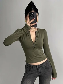 DAZY 女款半鈕扣長袖修身緊身T恤 - 軍綠色 - 查看 5