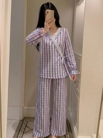 DAZY 2pcs/Set Women's Lace Frill Trim Asymmetric Placket Floral & Striped Pajama Set