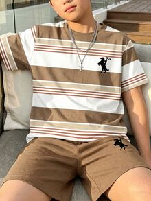 青少年男孩條紋短袖T恤與純色短褲2件式夏季套裝，馬騎圖案學院風休閒配色套裝 - 彩色 - 查看 1