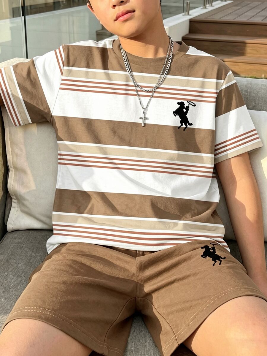青少年男孩條紋短袖T恤與純色短褲2件式夏季套裝,馬騎圖案學院風休閒配色套裝 - 彩色 - 查看 1