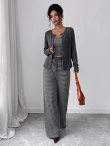 GlowEve Setelan 3 Potong: Kardigan Rajut Polos Wanita dengan Kancing Depan, Camisole Slim Fit Bergaris dengan Hiasan Tali Serut, Celana Panjang Kasual Elegan untuk Perjalanan Sehari-hari - Grey - View 6