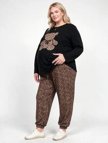 Plussiva طقم كاجوال من قطعتين للحوامل مقاس كبير، تي شيرت بأكمام طويلة وبنطال بطبعة نمر ودب كرتوني - متعدد الألوان - مشاهدة 5