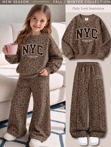 Maillard配色時尚豹紋運動風對比色字母NYC圖案，年輕女孩休閒柔軟舒適寬鬆圓領套頭運動衫與寬腿褲套裝，適合秋冬日常、街頭風、新風格、時髦女孩、校園風返校穿搭 - 彩色 - 查看 1