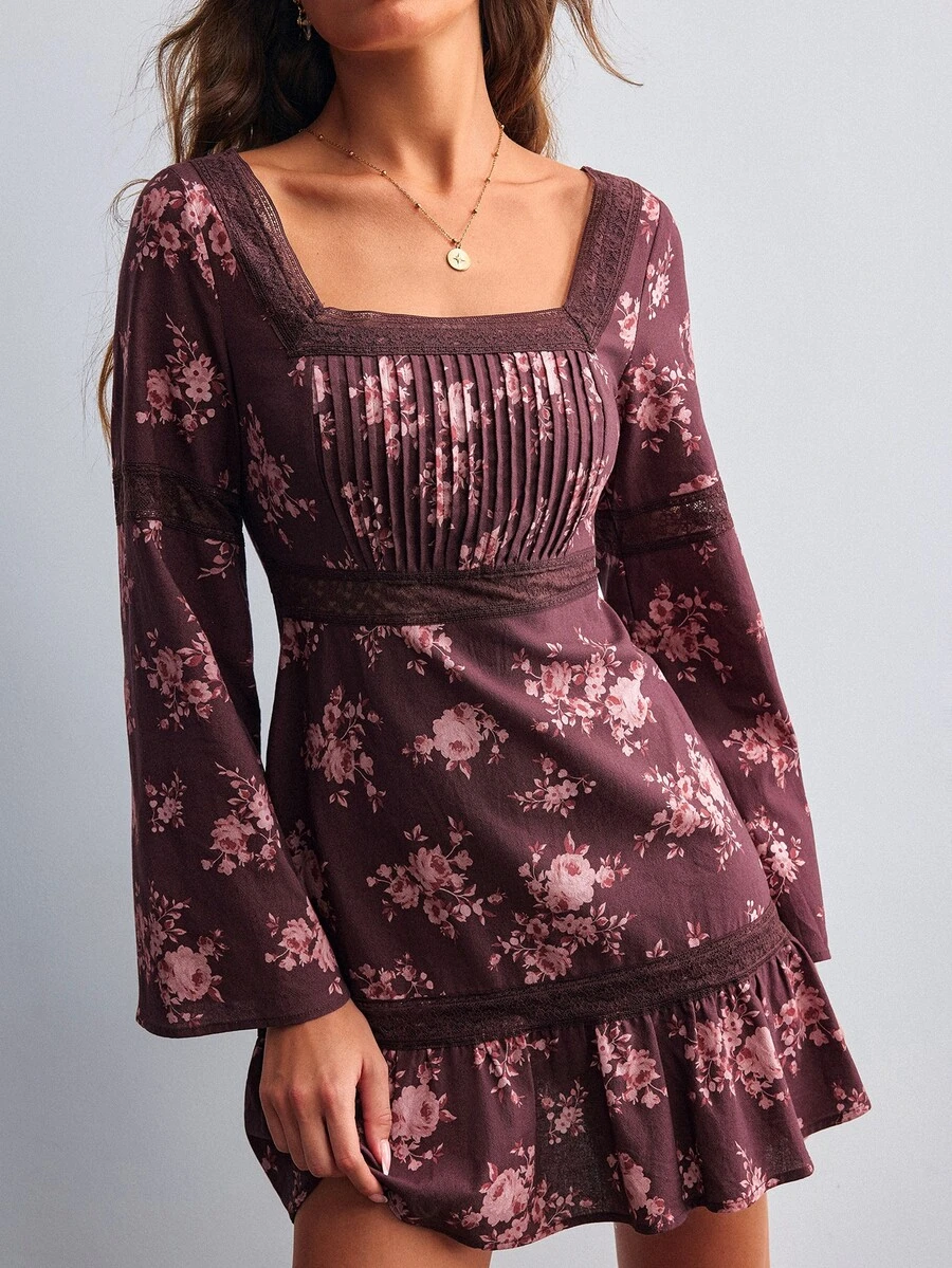 Willow Rêve Gaun Mini Wanita Warna Dusty Mauve, Motif Bunga Kecil, Patchwork Renda, Leher Persegi, Bagian Dada Berlipit, Hem Bergelombang, Gaya Cottagecore Musim Gugur untuk Brunch, Gaun Liburan - Coklat - View 1