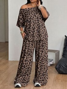 Coolane 女款大尺碼夏秋優雅休閒度假豹紋圖案印花棕色露肩T恤與寬腿運動褲2件組 - 彩色 - 查看 3