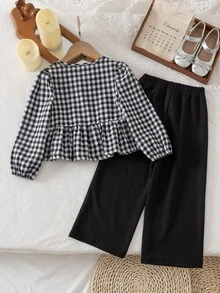 SHEIN Vintaside Kids 女童棕色格紋蝴蝶結上衣 + 咖啡色寬腿褲 2件套，上衣為格紋圓領長袖，飾有三個蝴蝶結，下擺帶荷葉邊袖口與鬆緊帶；下身為棕色寬腿長褲，適合日常上學、外出、購物、戶外拍照，春秋季節穿搭，溫柔百搭風格 - 黑色 - 查看 2