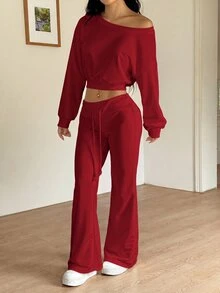 SHEIN EZwear طقم نسائي من قطعتين بلون برغندي: سويت شيرت بكتف غير متماثل وبنطال رياضي واسع الساق - عنابي اللون - مشاهدة 3
