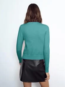 Maija 女款優雅純色圓領長袖前扣極簡時尚針織開襟衫，舒適細針織面料，經典羅紋設計，輕盈適合季節穿著，簡約版型百搭實用，季節必備百搭單品，展現優雅端莊穿搭風格 - 藍色 - 查看 5