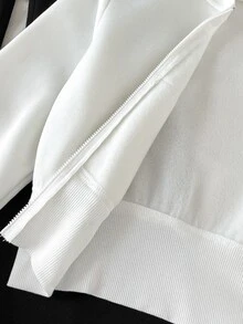 SHEIN 青少年女孩秋冬休閒黑白小標誌印花馬賽運動印花白色袋鼠口袋拉鍊連帽衛衣與黑色運動長褲休閒運動套裝兒童衛衣套裝 - 黑與白 - 查看 7