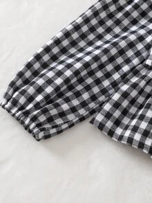 SHEIN Vintaside Kids 女童棕色格紋蝴蝶結上衣 + 咖啡色寬腿褲 2件套，上衣為格紋圓領長袖，飾有三個蝴蝶結，下擺帶荷葉邊袖口與鬆緊帶；下身為棕色寬腿長褲，適合日常上學、外出、購物、戶外拍照，春秋季節穿搭，溫柔百搭風格 - 黑色 - 查看 4