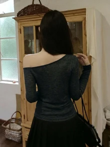 DAZY 女款不對稱單肩字母印花長袖休閒上衣 - 黑色 - 查看 2