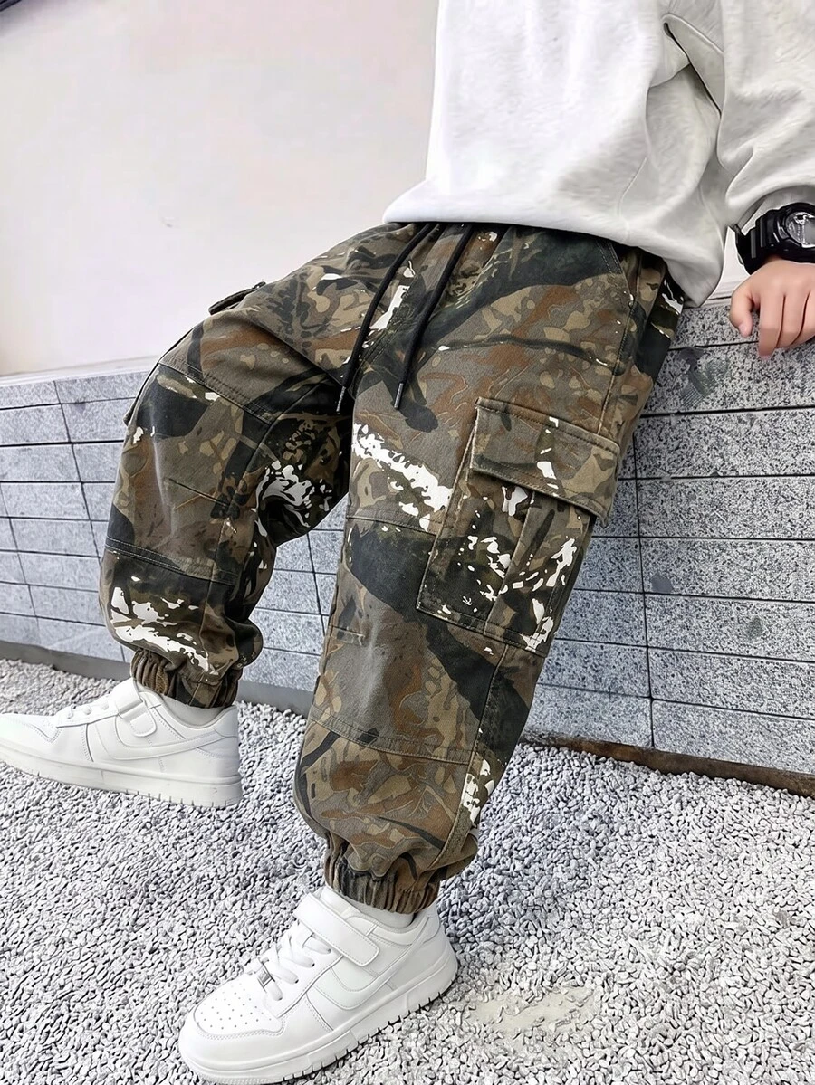 SHEIN 男童復古休閒街頭風酷感多口袋寬鬆舒適全鬆緊腰抽繩收口牛仔工裝褲 秋冬款 - 彩色 - 查看 1