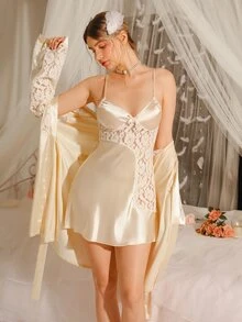 DelicateAllure طقم بيجامة نسائي من قميص نوم قصير من الساتان والدانتيل مع روب دانتيل - لون شمبانيي - مشاهدة 1
