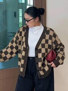 Livesso 拼色拼接格紋V領寬鬆長袖針織開襟衫，大尺碼時尚秋冬外套 - 棕色 - 查看 5
