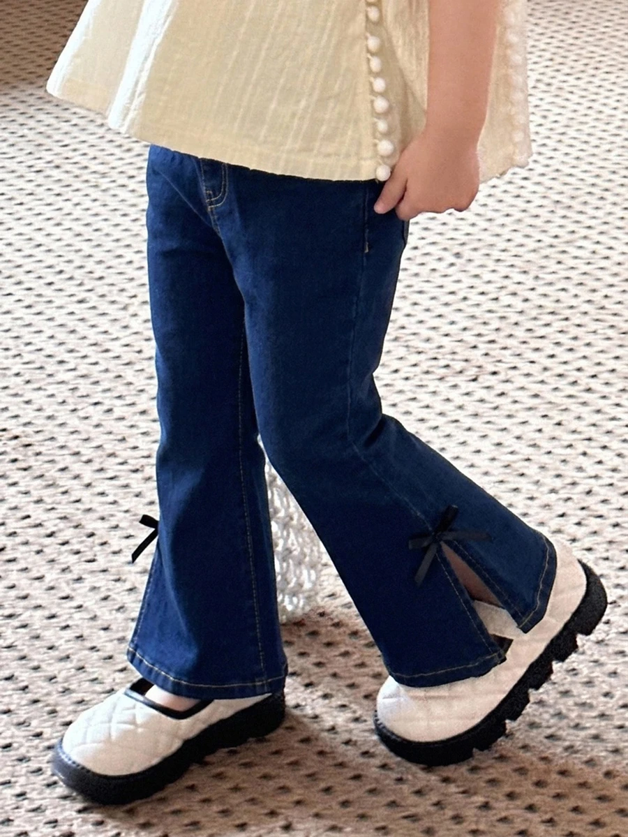 Dazy Kids 少女秋季服飾蝴蝶結裝飾開衩下擺牛仔喇叭褲 - 深色水洗藍 - 查看 1
