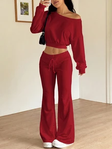 SHEIN EZwear طقم نسائي من قطعتين بلون برغندي: سويت شيرت بكتف غير متماثل وبنطال رياضي واسع الساق - عنابي اللون - مشاهدة 1