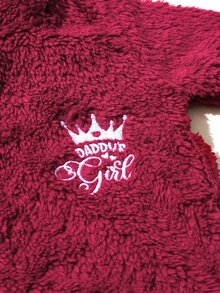 SHEIN 3件組新生女嬰毛絨外套道具套裝，可愛甜美酒紅色毛茸茸皇冠頭巾，長袖連帽加厚款，適合派對、冬季與假期 - 酒紅色 - 查看 5