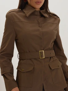 MUSEYN Jaket Berkerah dengan Detail Sabuk Gaya Militer Tenun Cokelat, Serbaguna untuk Sehari-hari di Musim Gugur - Coklat - View 4