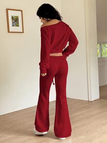 SHEIN EZwear طقم نسائي من قطعتين بلون برغندي: سويت شيرت بكتف غير متماثل وبنطال رياضي واسع الساق - عنابي اللون - مشاهدة 2