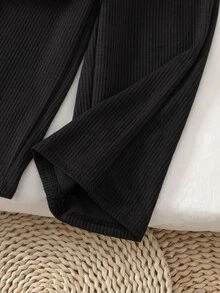 SHEIN Vintaside Kids 女童棕色格紋蝴蝶結上衣 + 咖啡色寬腿褲 2件套，上衣為格紋圓領長袖，飾有三個蝴蝶結，下擺帶荷葉邊袖口與鬆緊帶；下身為棕色寬腿長褲，適合日常上學、外出、購物、戶外拍照，春秋季節穿搭，溫柔百搭風格 - 黑色 - 查看 5