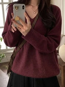 DAZY 女款純色長袖休閒寬鬆V領套頭毛衣 - 酒紅色 - 查看 1