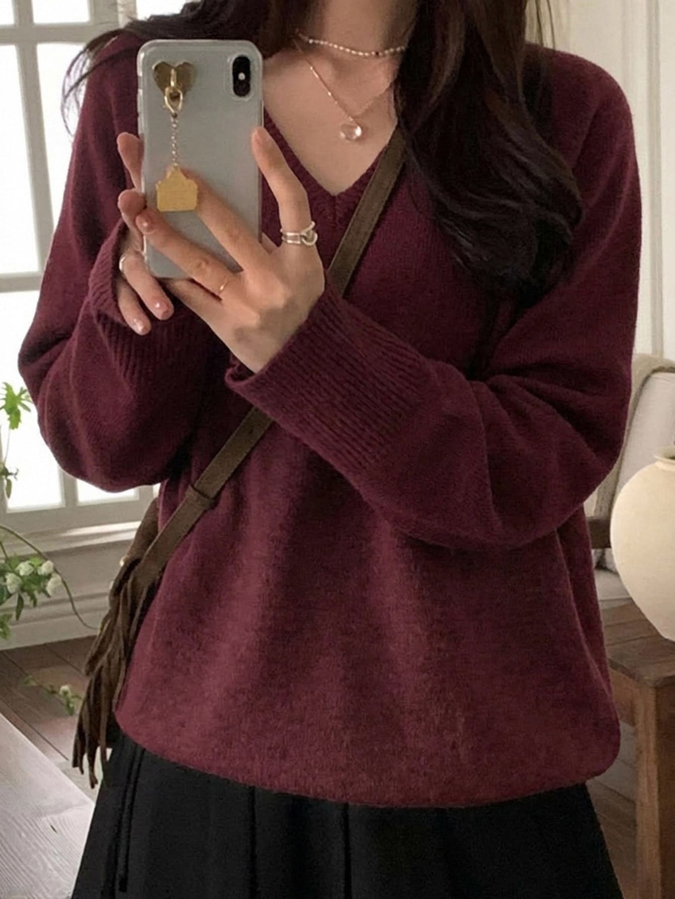 DAZY 女款純色長袖休閒寬鬆V領套頭毛衣 - 酒紅色 - 查看 1