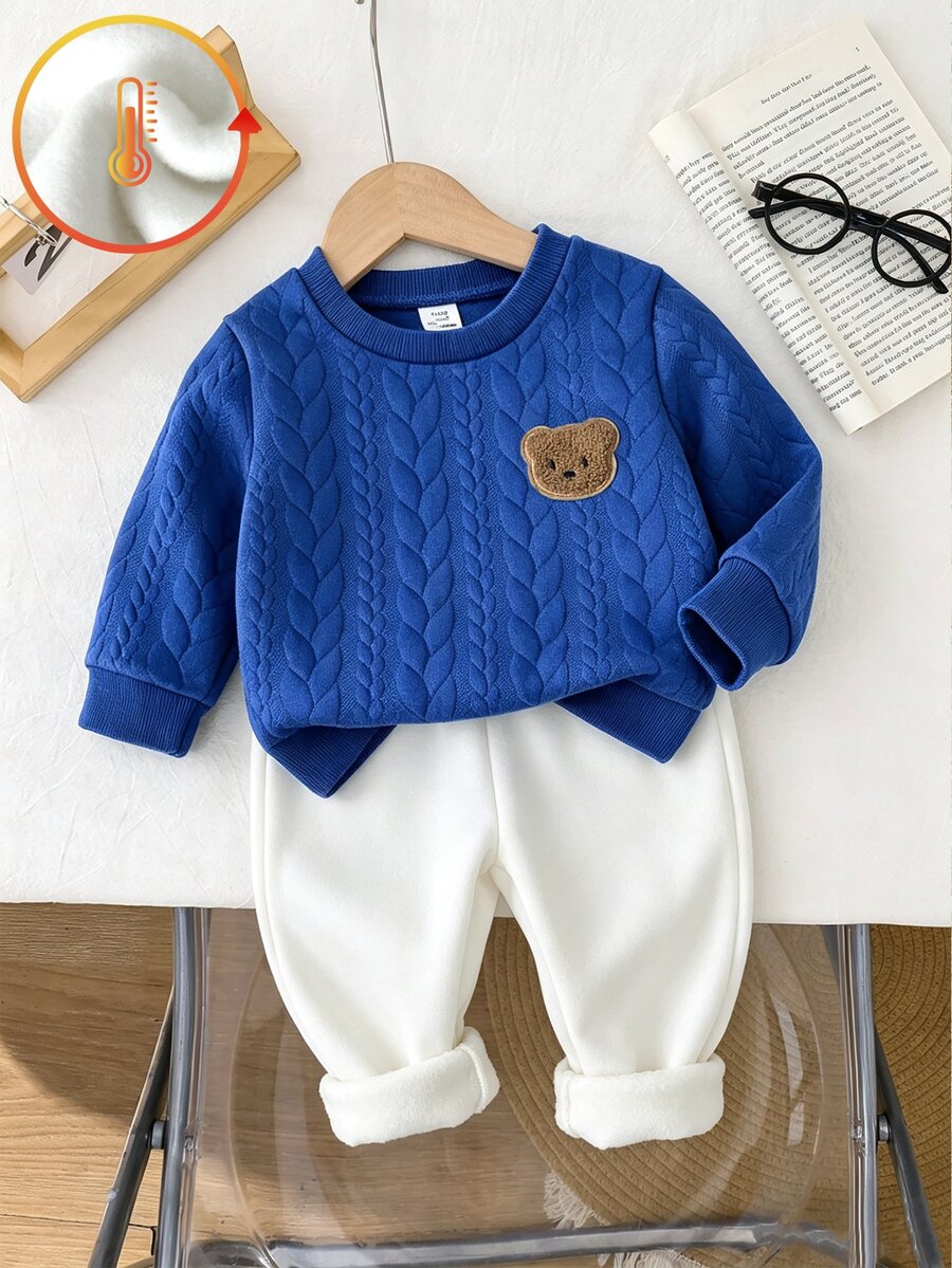 SHEIN Vintaside Kids 2件組幼兒男孩衛衣+長褲套裝,可愛皇家藍白色熊貼布,粗針編織長袖圓領加厚款,生日派對秋季假期聖誕穿搭 - 藍白色 - 查看 1
