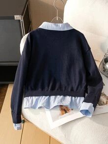 SHEIN 8-12歲女童海軍藍假兩件式針織毛衣，搭配藍白條紋襯衫領，落肩半開鈕扣前襟短版套頭上衣，學院風休閒上衣，適合春秋穿著 - 藏蓝色 - 查看 2