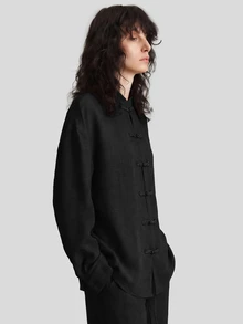 Ontre Ensemble 2 pièces pour femme style chinois, chemise bordeaux en tissu confortable, coupe ajustée et ample, fermeture boutonnée devant, décoration boutons grenouille, épaules tombantes, manches longues, et pantalon droit à taille élastique avec poches, mode urbaine moderne polyvalente toutes saisons, style business décontracté de bureau, style Old Money discret, élégant et Top de gamme, tenue de trajet de qualité supérieure, tenue de vacances style chinois pour femme - Noir - Voir 2