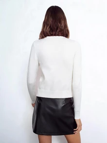 Maija 女款優雅純色圓領鈕扣長袖休閒針織上衣，百搭實用，適合日常穿著與商務休閒場合，季節性針織衫 - 白色 - 查看 5