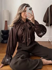 Vionelle Blus Lengan Panjang Berkilau Elegan Gaya Prancis untuk Wanita Ukuran Besar dengan Kerah Ikat - Coklat - View 1