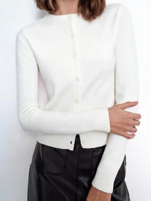 Maija 女款優雅純色圓領鈕扣長袖休閒針織上衣，百搭實用，適合日常穿著與商務休閒場合，季節性針織衫 - 白色 - 查看 2