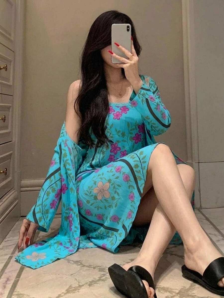 DAZY طقم بيجامة نسائي 2 قطعة/مجموعة، فستان كاميسول طويل بطبعة زهور وتفاصيل دانتيل مرقعة مع روب كارديجان فضفاض - الأزرق - مشاهدة 1