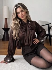 Vionelle Blus Lengan Panjang Berkilau Elegan Gaya Prancis untuk Wanita Ukuran Besar dengan Kerah Ikat - Coklat - View 9