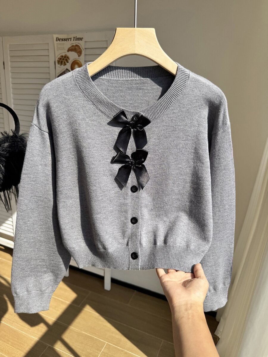 SHEIN 女童甜美時尚秋冬蝴蝶結針織復古開襟衫,長袖圓領毛衣外套,柔軟舒適面料,休閒百搭秋季外套 - 灰色 - 查看 1