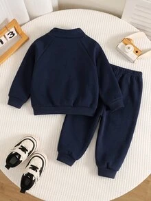 SHEIN 2件組男嬰秋冬可愛休閒灰色立領運動衫與鬆緊腰長褲套裝，外套套裝，運動服套裝，秋冬套裝，灰色套裝 - 藏蓝色 - 查看 2