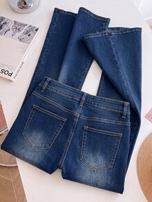 GlowEve CURVE Plus Size Sexy Metal Decor Button Flared Jeans - Blue - View 3