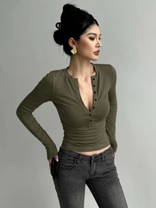 DAZY 女款半鈕扣長袖修身緊身T恤 - 軍綠色 - 查看 2
