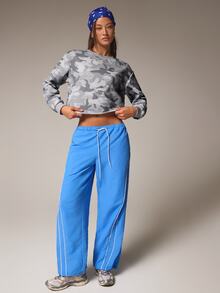 Athîral Women's Camouflage Pattern Waffle Knit Cropped Sweatshirt - Grey - View 3