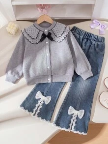 SHEIN Genkimix Kids 2件組女童春秋韓系簡約灰色長袖開襟衫，飾有蝴蝶結緞帶與荷葉領，搭配開衩喇叭牛仔褲，適合日常、通勤、戶外旅行與休閒活動套裝 - 灰色 - 查看 3